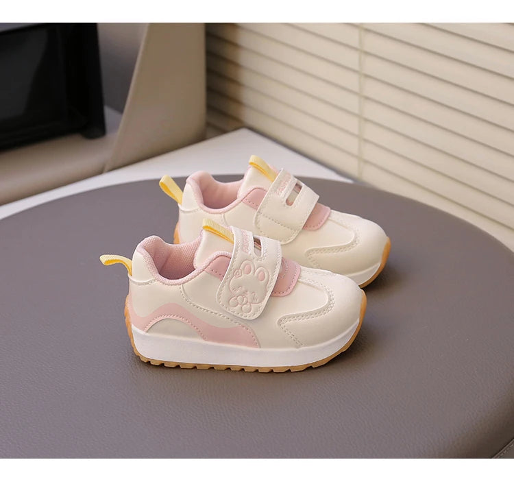 Baby walking shoes with leather surface for autumn and winter, new baby soft soled breathable sports shoes for boys and girls