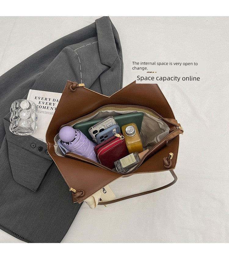 Woven Straw Woven Bag Women's Large Capacity 2025 New Arrival Easiest for Match Seaside Shoulder Bag Beach Vacation Commuter Tote