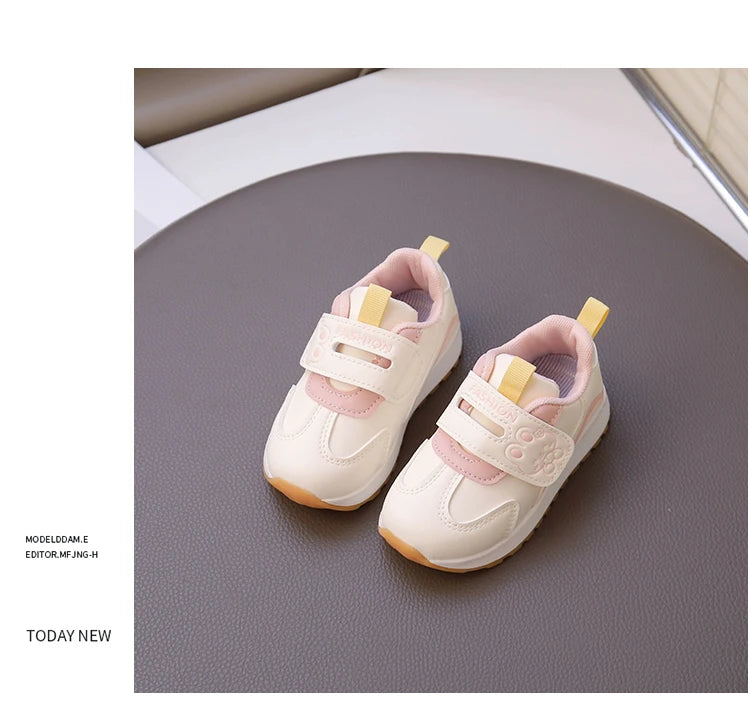 Baby walking shoes with leather surface for autumn and winter, new baby soft soled breathable sports shoes for boys and girls