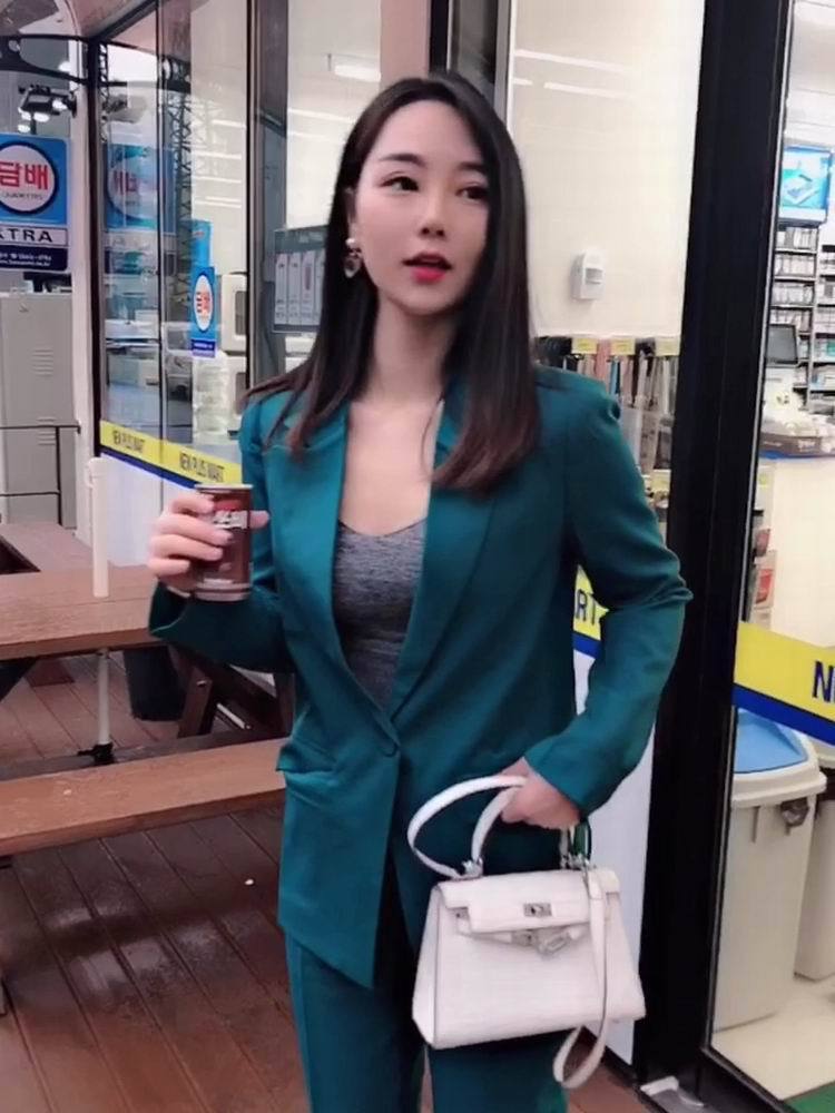 Women's Suits