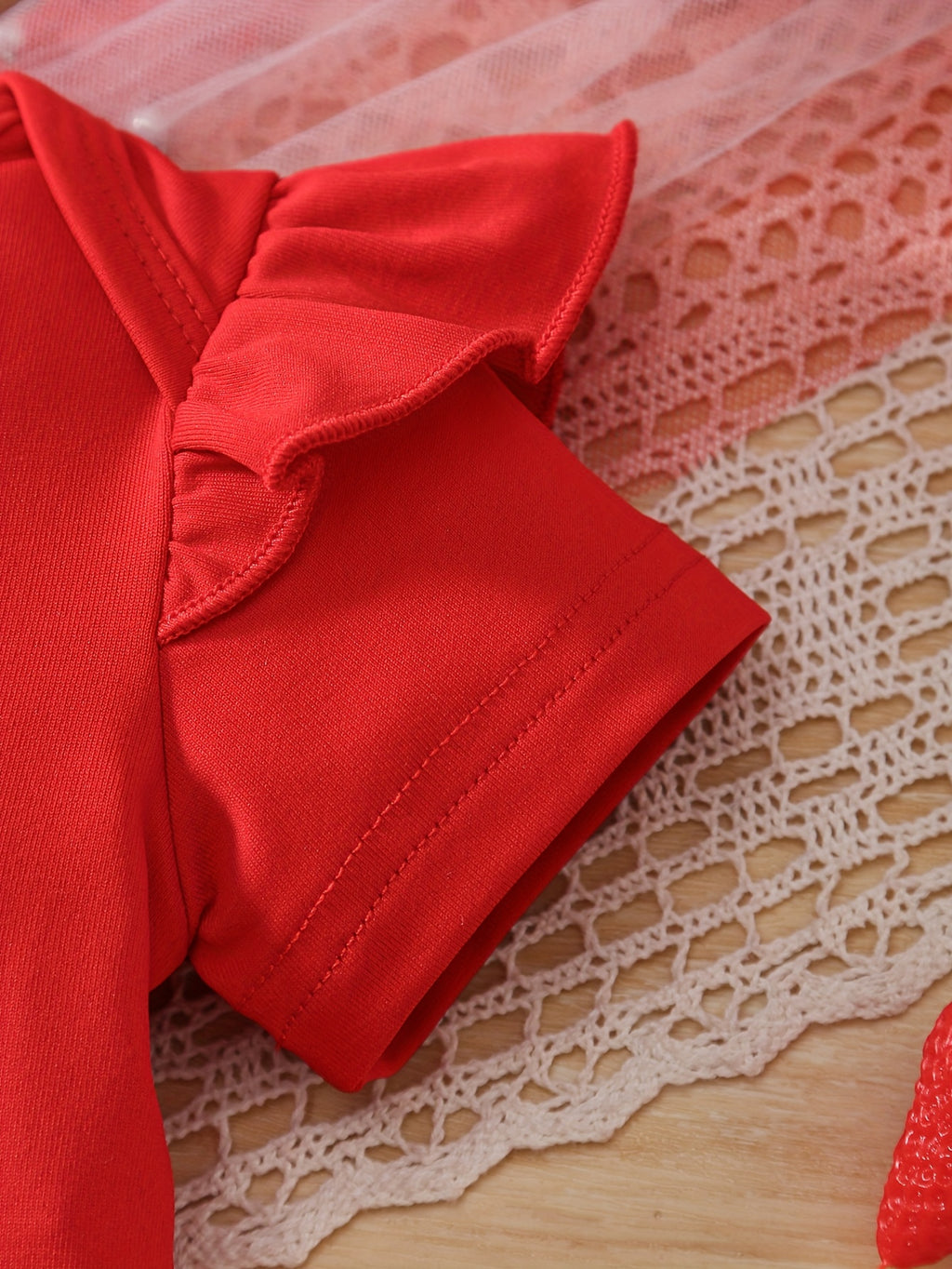 3pcs Baby Girl Summer Short Sleeved Strawberry Letter Jumpsuit&bow Full Print Trumpet Pants&headband Cute Three Piece Baby Girl, Perfect for Outdoor