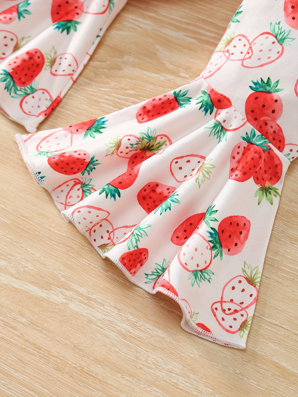 3pcs Baby Girl Summer Short Sleeved Strawberry Letter Jumpsuit&bow Full Print Trumpet Pants&headband Cute Three Piece Baby Girl, Perfect for Outdoor
