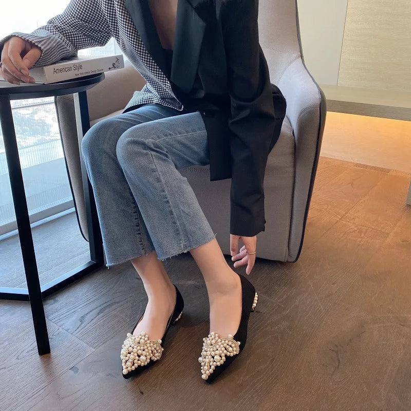 New Crown Pearl Flats Women Wedding Shoes Pointed Toe Female Dress Moccasins Low Pearl Heel Ladies Fashion Luxury Style 43