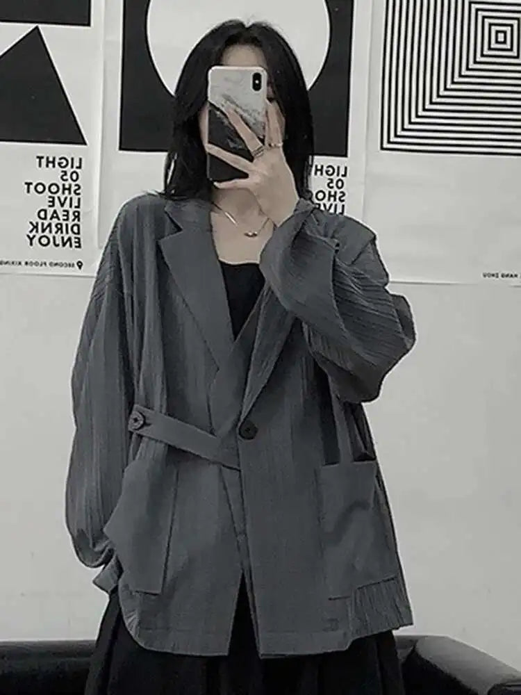 EAM Gray Spliced Pleated Personality Blazer Women New Lapel Long Sleeve Loose Fit Jacket Fashion Tide Spring Autumn 2025 30A1252