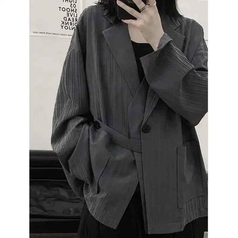 EAM Gray Spliced Pleated Personality Blazer Women New Lapel Long Sleeve Loose Fit Jacket Fashion Tide Spring Autumn 2025 30A1252