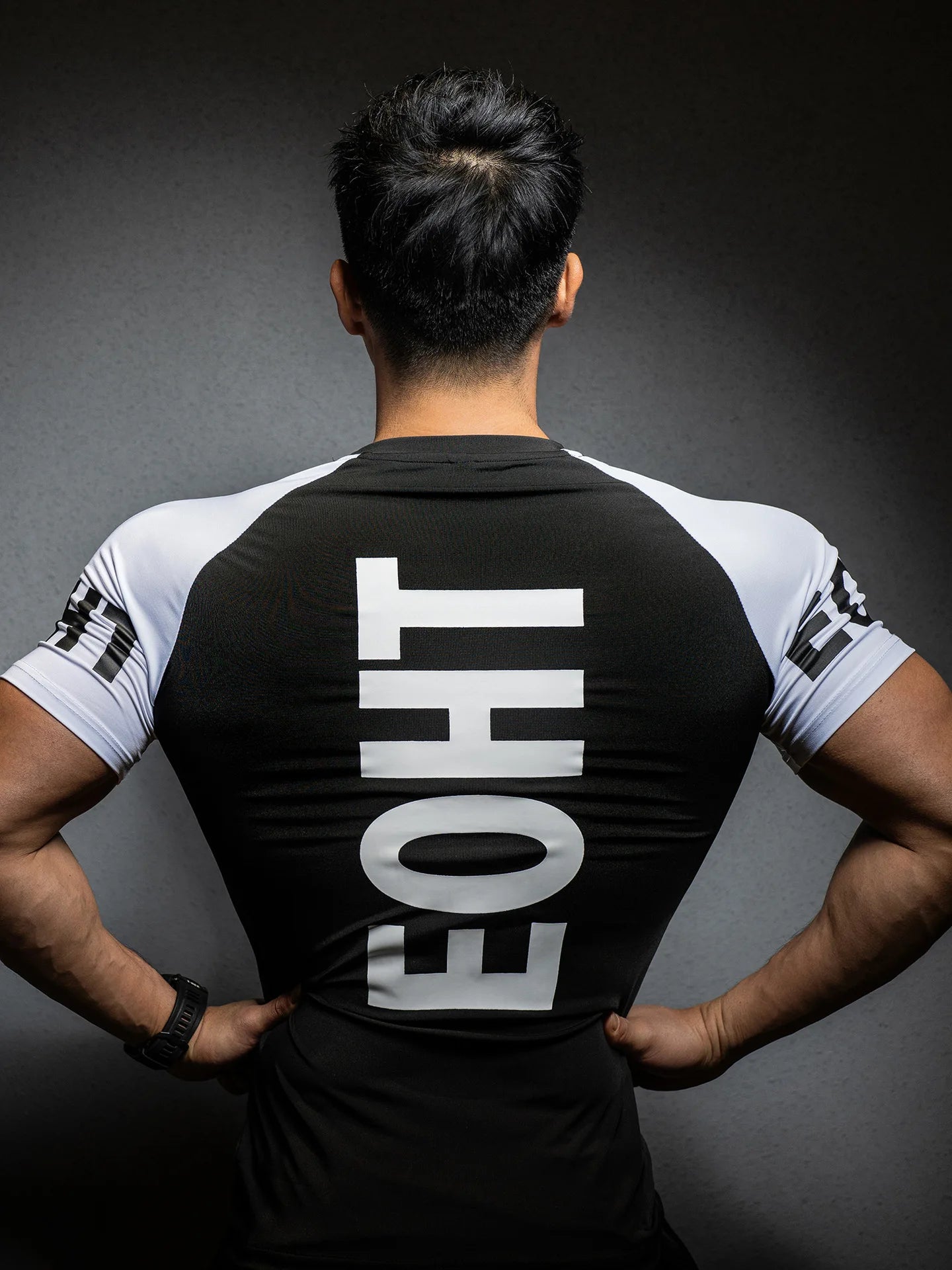 Summer New Men's Sports T-shirt Running Gym tops Exercise Slim Fit Elastic Quick Dry Short sleeved fitness T-shirt men clothing