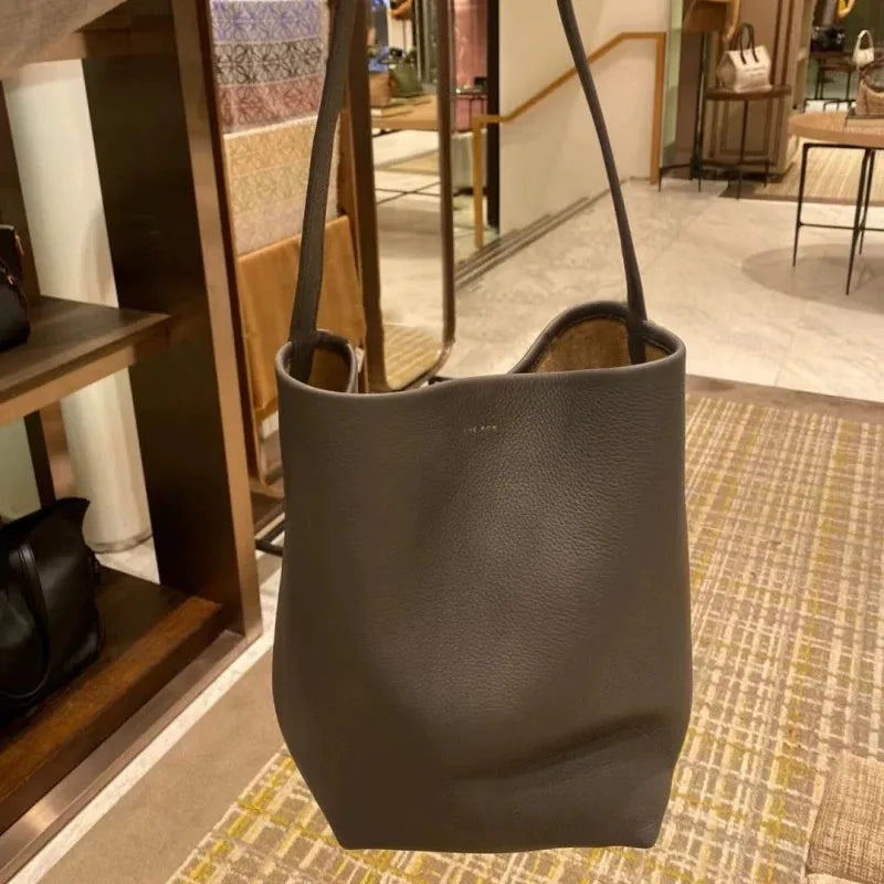 2025 New Leather Large Capacity Bucket Bag, Lychee Pattern, Cowhide, Commuting Tote Bag, Shoulder Bag, Hand-held Women's Bag