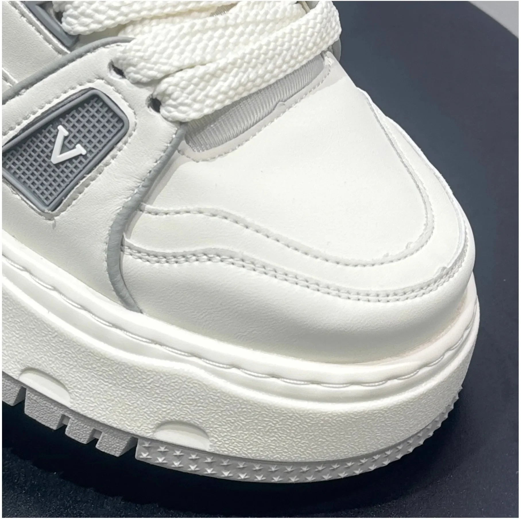 Classic Ultra-light Soft Bottom Outdoor Casual Shoes Comfortable Running Traveling Hiking Mountain Climbing Shoes round Toe Rubb