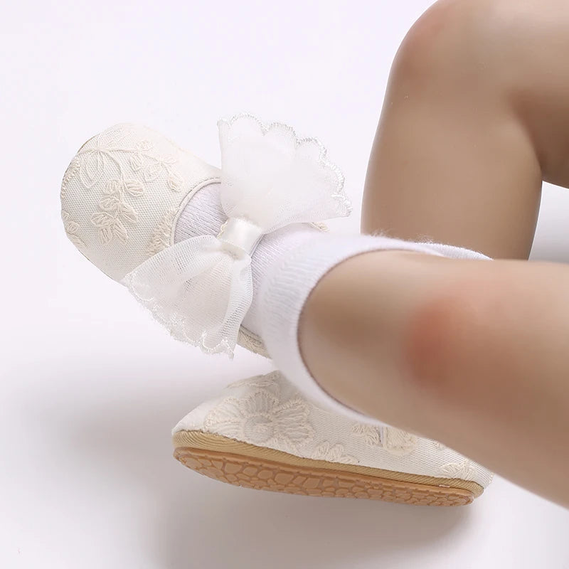 Cute White Lace Baby Girl Princess shoes  Baby Moccasins Moccs Shoes Bow Fringe Rubber Soled Non-slip Footwear Crib Shoes