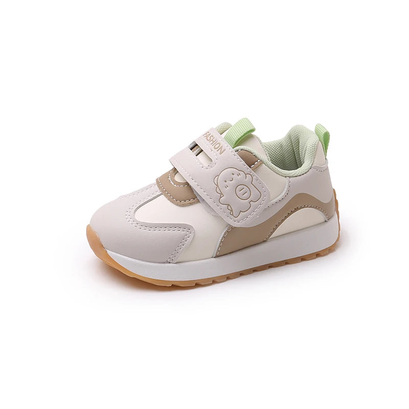 Baby walking shoes with leather surface for autumn and winter, new baby soft soled breathable sports shoes for boys and girls