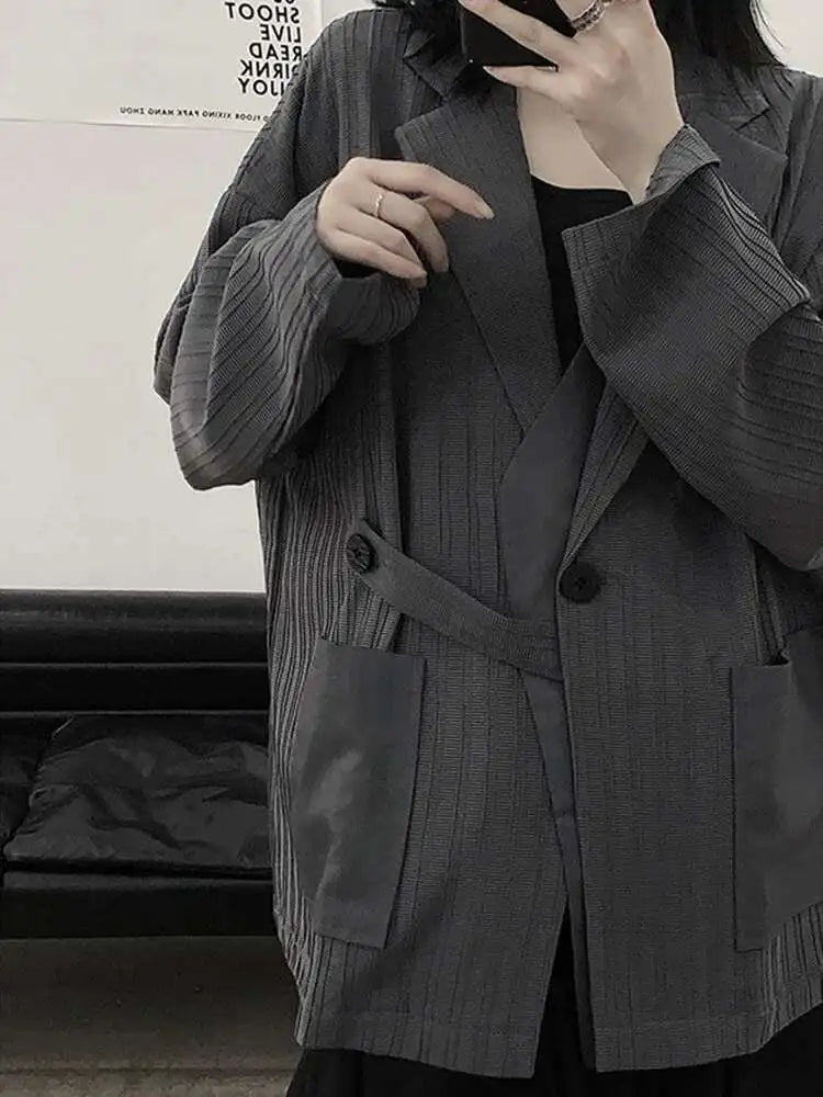EAM Gray Spliced Pleated Personality Blazer Women New Lapel Long Sleeve Loose Fit Jacket Fashion Tide Spring Autumn 2025 30A1252