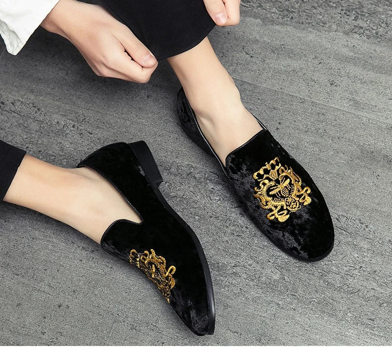 2025 Wedding Dress Shoes Casual Men Loafers New Big Size Lazy Peas shoes Embroidery Moccasins Shoes Suede Leather shoes Zapatos