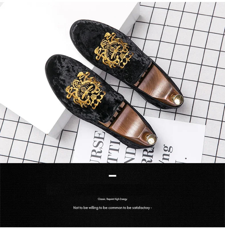 2025 Wedding Dress Shoes Casual Men Loafers New Big Size Lazy Peas shoes Embroidery Moccasins Shoes Suede Leather shoes Zapatos