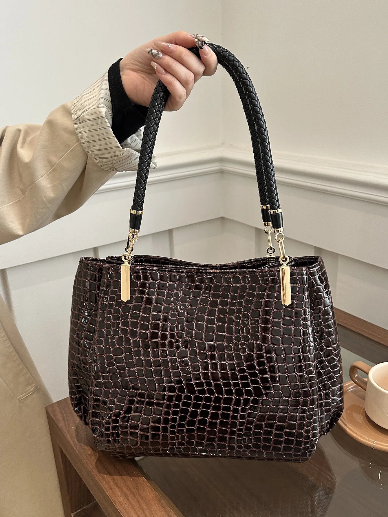 Classic Stone Texture Top-Handle Bag with Crocodile Print Elegant Shoulder Bag for Sophisticated Women in Europe and America