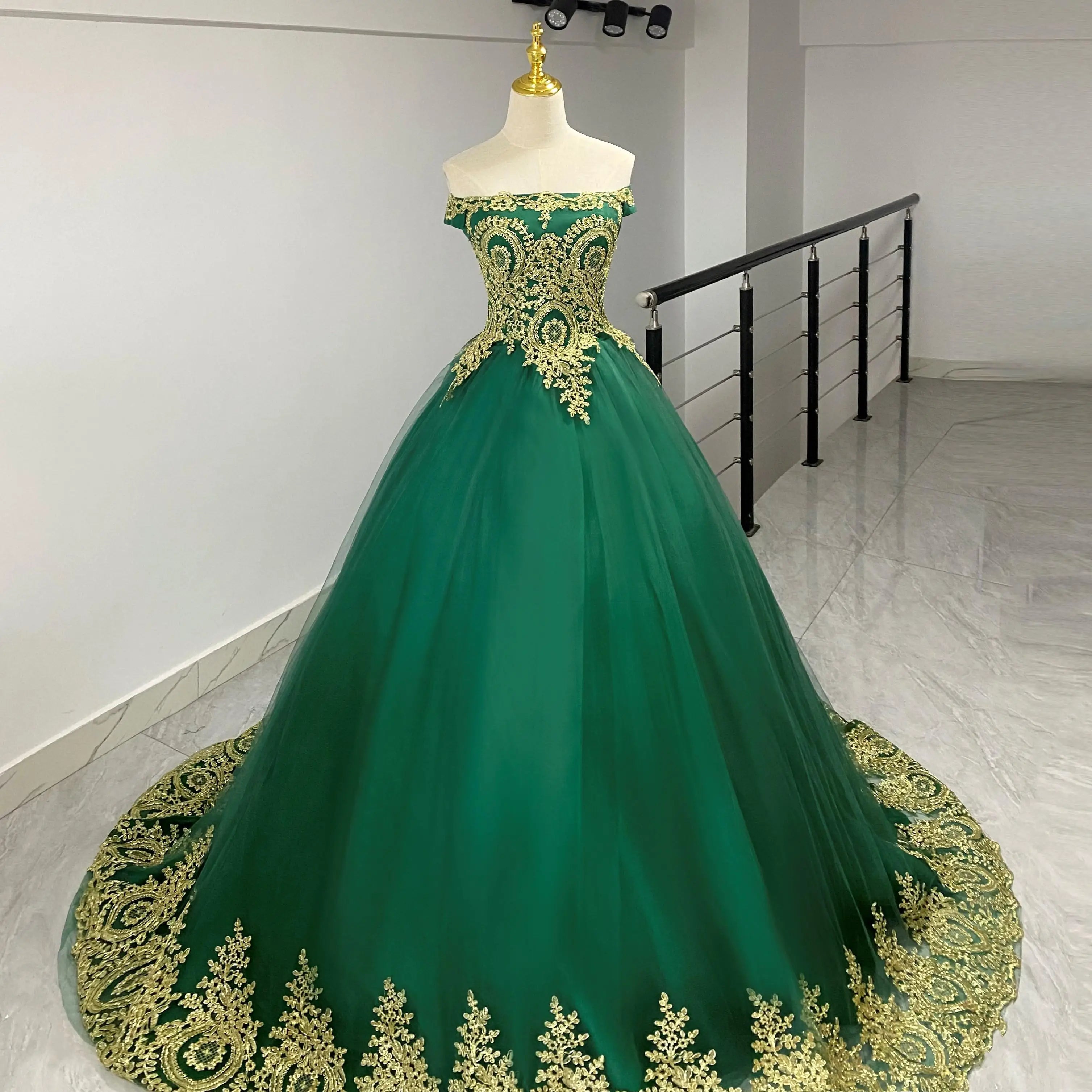 Luxury wedding dress