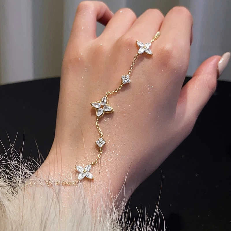 Personalized Fashion Crystal Flower Bracelet for Women Stainless Steel Korean Bracelet High Quality Jewelry Accessories Gift