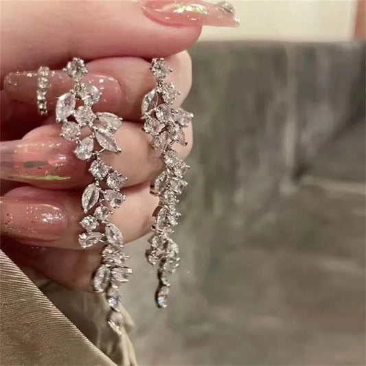 2023 New Sliver Maple Leaf Zircon Tassel Long Earrings For Women Shiny Crystal Wedding Statement Drop Earring Party Jewelry Gift