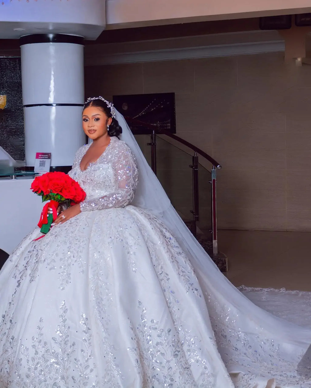 Customized Luxury Plus Size Ball Gowns Lace Sequined Wedding Dress Long Sleeve Bridal Dress Beaded vestidos de novia 2025