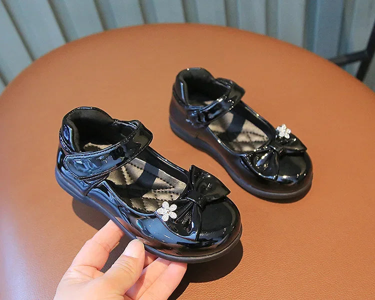 Glossy Kids Leather Shoes Simple Shallow Performance Shoes Black Bow with Crystal Flower Child Moccasin Shoes for Girls Casual