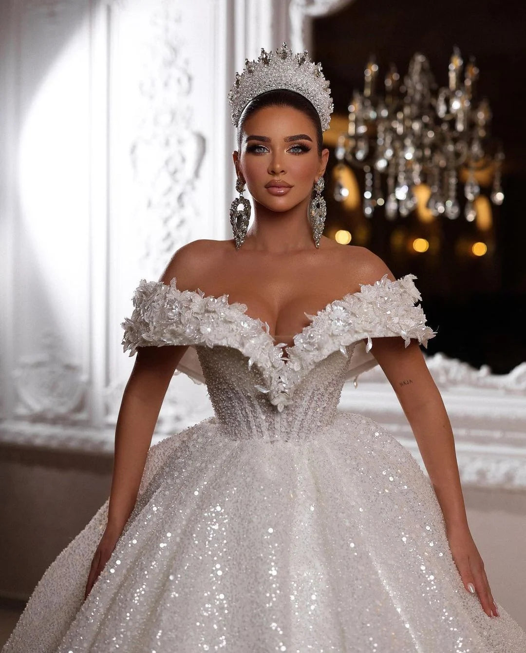 Factory Custom Sparkly Ball Gown Wedding Dresses V Neck Off Shoulder Sleeveless Sequins Appliques Ruffles Bridal Gowns