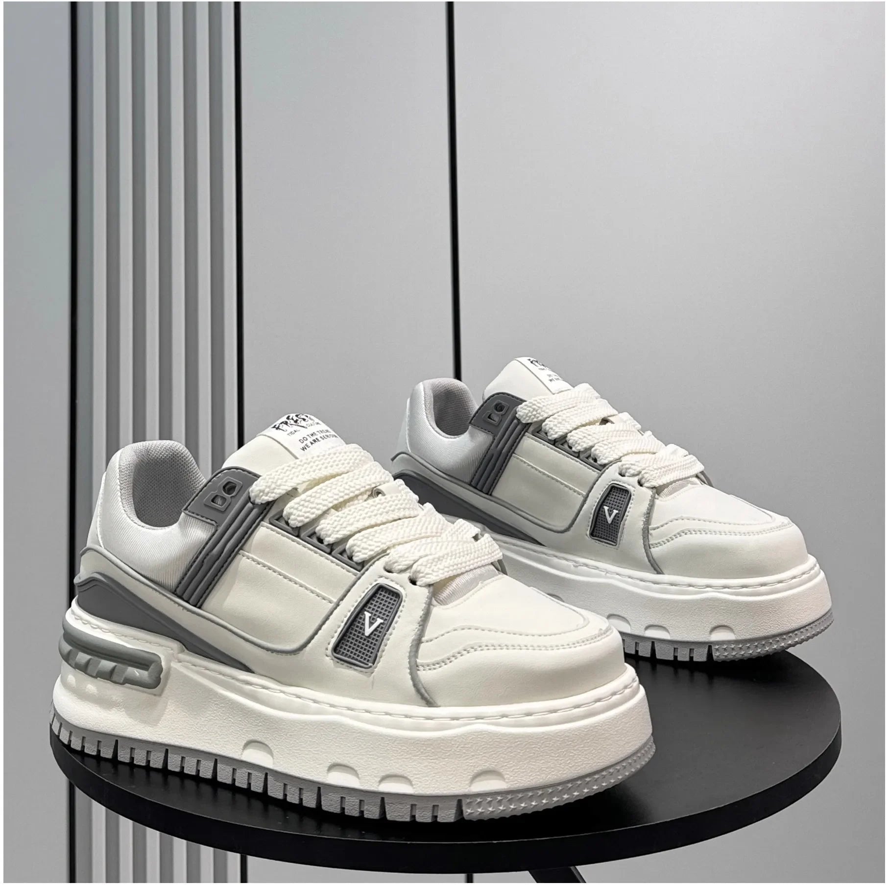 Classic Ultra-light Soft Bottom Outdoor Casual Shoes Comfortable Running Traveling Hiking Mountain Climbing Shoes round Toe Rubb