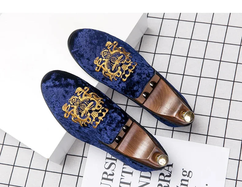 2025 Wedding Dress Shoes Casual Men Loafers New Big Size Lazy Peas shoes Embroidery Moccasins Shoes Suede Leather shoes Zapatos