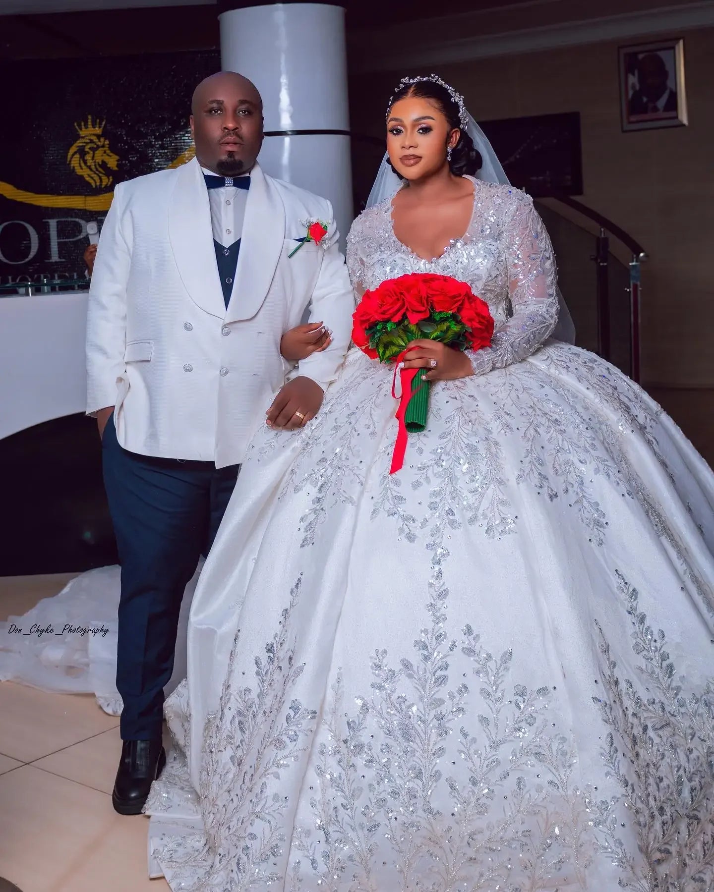 Customized Luxury Plus Size Ball Gowns Lace Sequined Wedding Dress Long Sleeve Bridal Dress Beaded vestidos de novia 2025