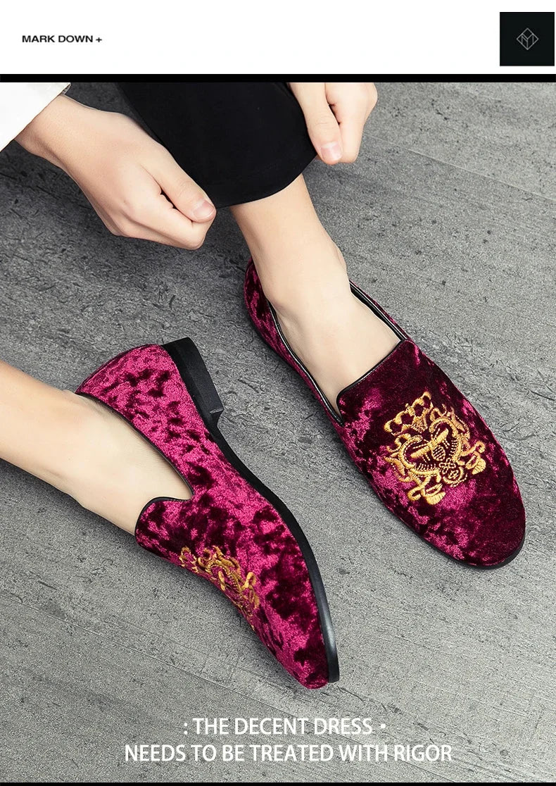 2025 Wedding Dress Shoes Casual Men Loafers New Big Size Lazy Peas shoes Embroidery Moccasins Shoes Suede Leather shoes Zapatos
