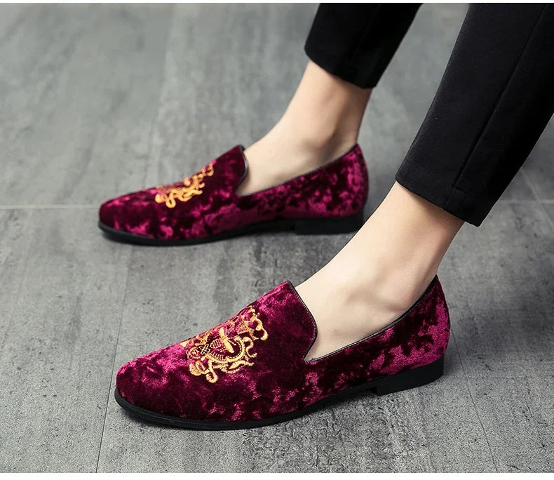 2025 Wedding Dress Shoes Casual Men Loafers New Big Size Lazy Peas shoes Embroidery Moccasins Shoes Suede Leather shoes Zapatos