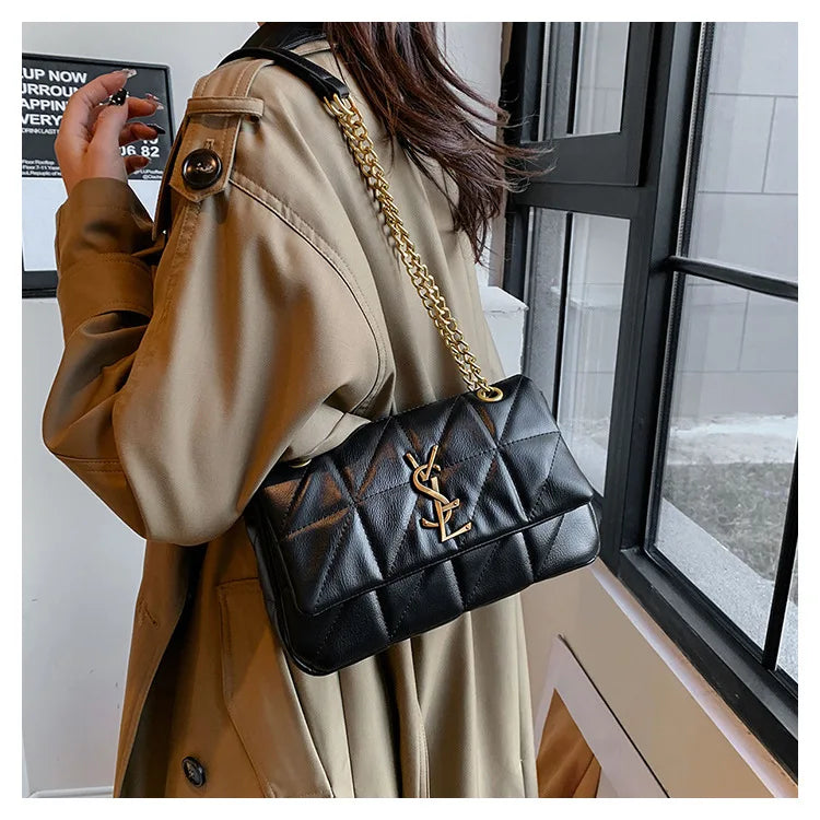 New style small Chanel-style diamond chain shoulder bag, trendy and versatile, spacious and luxurious embroidery line bag