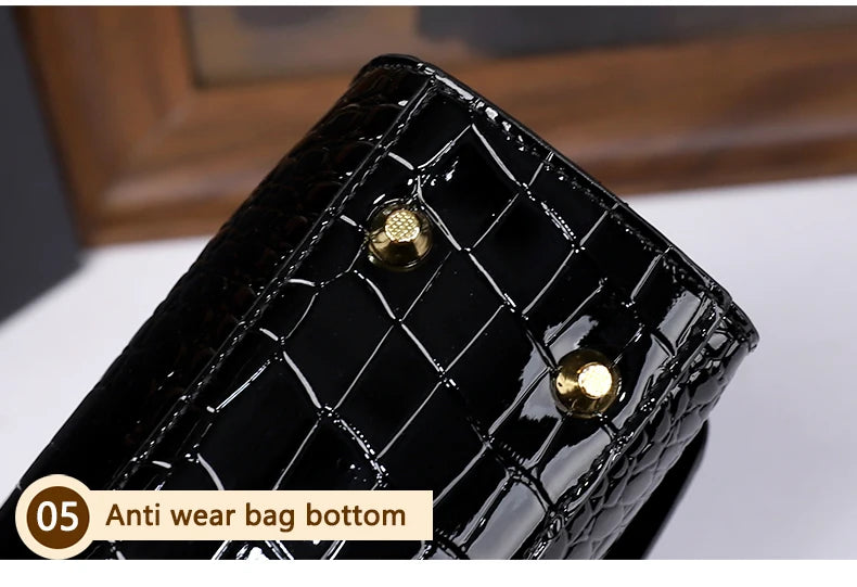 2025 New Fashion Crocodile Pattern Handbag High-End Sensation Unique Small Retro Shoulder Crossbody Bag Versatile Stylish Mini