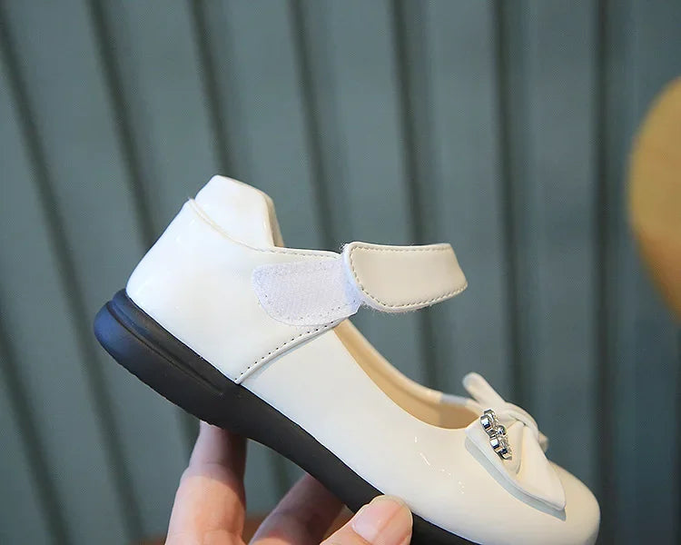 Glossy Kids Leather Shoes Simple Shallow Performance Shoes Black Bow with Crystal Flower Child Moccasin Shoes for Girls Casual
