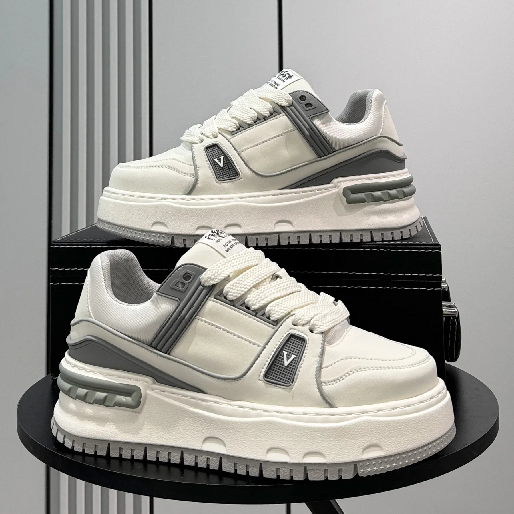 Classic Ultra-light Soft Bottom Outdoor Casual Shoes Comfortable Running Traveling Hiking Mountain Climbing Shoes round Toe Rubb