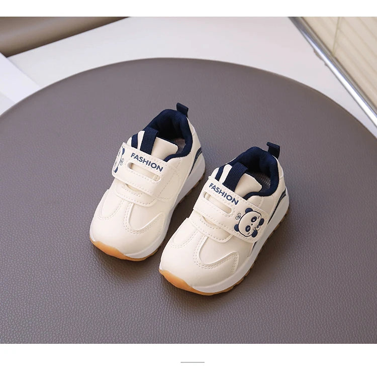 Baby walking shoes with leather surface for autumn and winter, new baby soft soled breathable sports shoes for boys and girls