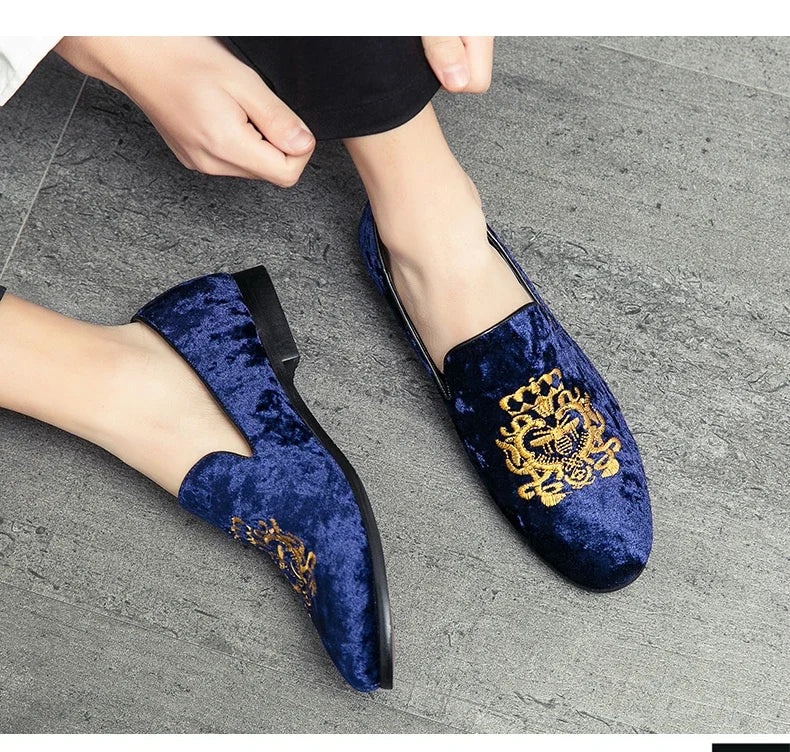 2025 Wedding Dress Shoes Casual Men Loafers New Big Size Lazy Peas shoes Embroidery Moccasins Shoes Suede Leather shoes Zapatos
