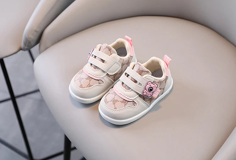 1 pairs Baby Shoes Spring New Baby Soft Sole Versatile  kid's Walking Shoes Little Bear Girls Sports Shoes Cartoon Casual Shoes