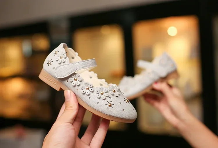 Kids Toddler Girls White Shoes for Wedding Party Fashion Princess Soft Bottom Leather Shoes Children Big Girls Flower Flats