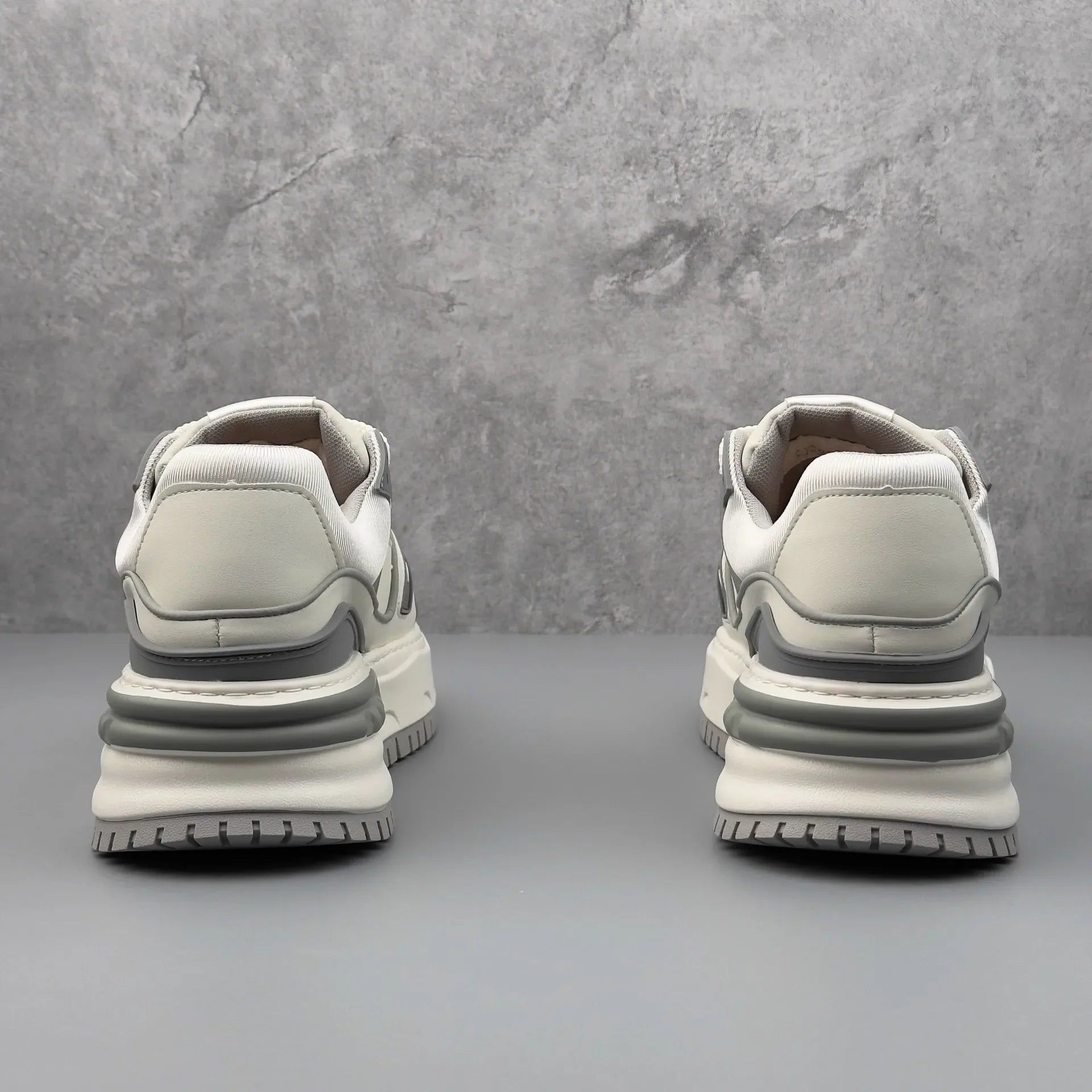 Classic Ultra-light Soft Bottom Outdoor Casual Shoes Comfortable Running Traveling Hiking Mountain Climbing Shoes round Toe Rubb