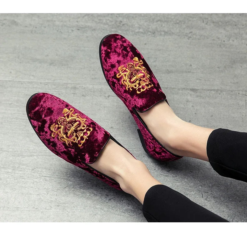 2025 Wedding Dress Shoes Casual Men Loafers New Big Size Lazy Peas shoes Embroidery Moccasins Shoes Suede Leather shoes Zapatos