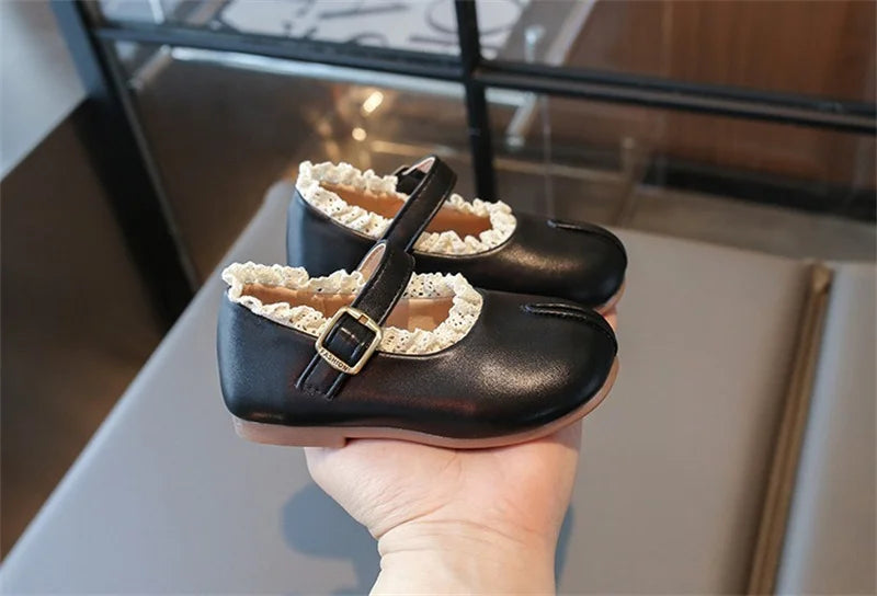 2025 New Children's Flats Simple Lolita Girls Princess Leather Shoes Walking Versatile Sweet Pleated Kids Causal Fashion Shoes