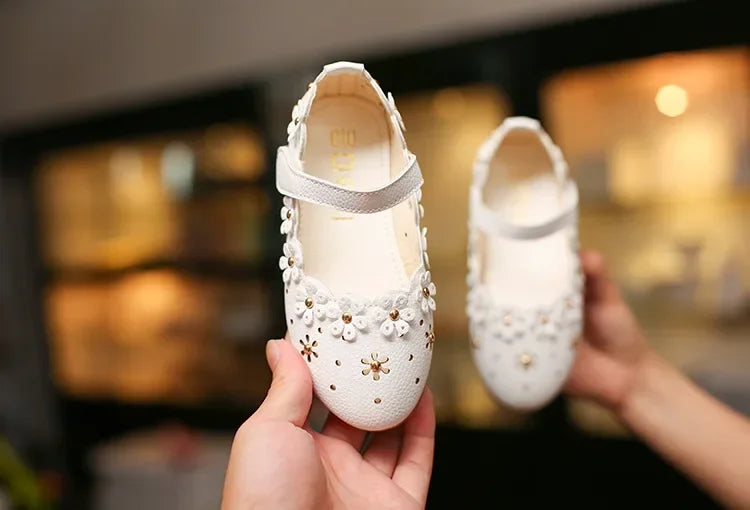 Kids Toddler Girls White Shoes for Wedding Party Fashion Princess Soft Bottom Leather Shoes Children Big Girls Flower Flats