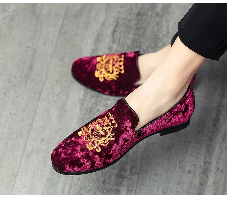 2025 Wedding Dress Shoes Casual Men Loafers New Big Size Lazy Peas shoes Embroidery Moccasins Shoes Suede Leather shoes Zapatos