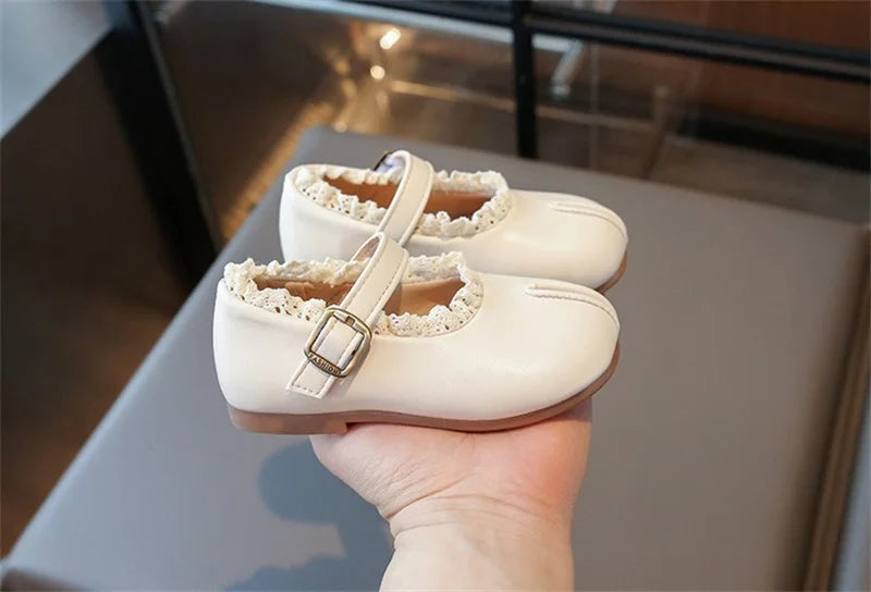 2025 New Children's Flats Simple Lolita Girls Princess Leather Shoes Walking Versatile Sweet Pleated Kids Causal Fashion Shoes