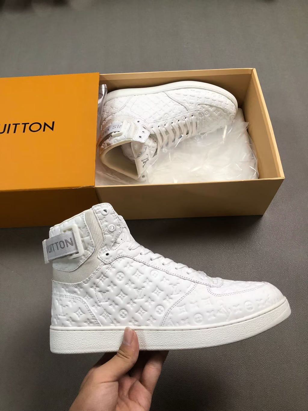 Louis vuitton sneakers