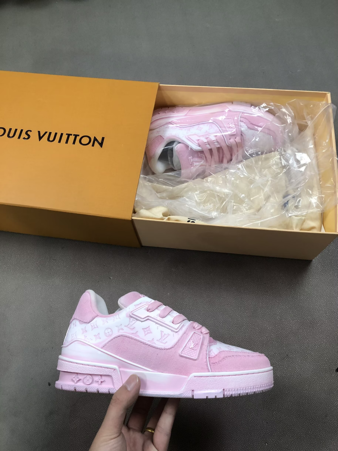 Louis vuitton sneakers